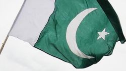 Pakistan'da ara seçimi Gülsüm Navaz kazandı