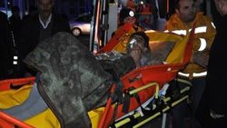 Karda mahsur kalan hastayı paletli ambulansla taşıdılar