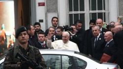 Papa Francisco Saint Esprit Kilisesi'nde ayine katıldı