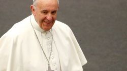 Papa'dan Trump yorumu: Bekleyip görelim