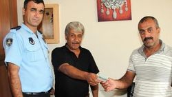 Yolda bulduğu parayı sahibine ulaştırdı