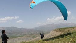 Şırnak semalarında paraşüt keyfi