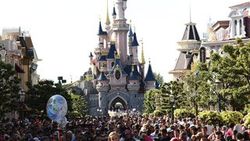 Fransa Disneyland'de terör alarmı