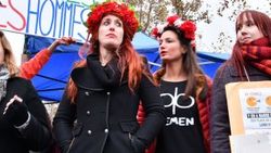 Paris'te kadınlara yönelik ayrımcılık protesto edildi