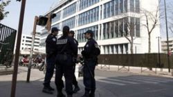 Paris polis merkezinde art arda skandallar