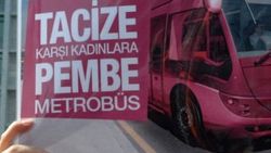 İBB önünde pembe metrobüs eylemi