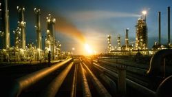 Petrol 4 yılın en düşük seviyesine düştü