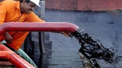 Petrol düşüşünün Türkiye'ye getirisi 13 milyar dolar