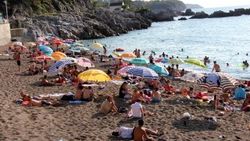 Zonguldak'ta 9 Iraklı genç plajda kadın fotoğrafı çekti