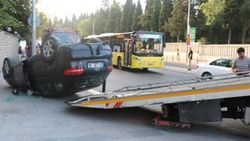 Üsküdar’da otomobil takla attı: 2 yaralı