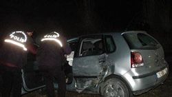 Polisin aracını çalan hırsızlar kaza yapınca yakalandı