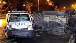Samsun'da polis ekibine minibüs çarptı: 6 yaralı