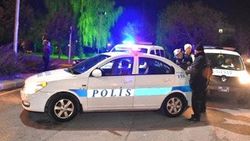 Dur ihtarına uymayınca görev başındaki komisere çarptı