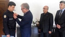 Kilis'te yaralanan vatandaşa yardım eden polise ödül