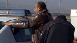 Polise yanlışlıkla ruhsat içinde uyuşturucu verdi
