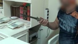 Polis FETÖ'nün İzmir'deki odasına girdi