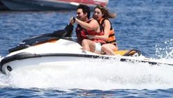Afra Saraçoğlu yönetmen aşkıyla Bodrum'da