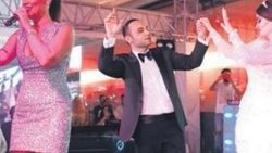 Demet Akalın Kayseri'deki bir düğünde sahne aldı