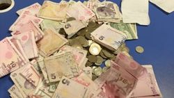 Dilencinin üzerinden 4 bin 500 lira çıktı