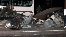 İkiye ayrılan araçtan sağ çıkarıldı