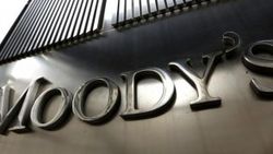 Moody's İngiltere'nin kredi notunu düşürdü