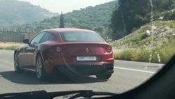 BM gözlemcileri Lübnan'da Ferrari ile geziyor