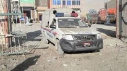 Pakistan'da polis aracına bombalı saldırı