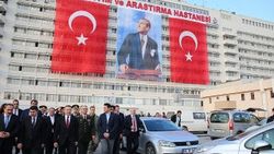 Fuat Oktay yaralı askerleri ziyaret etti