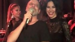 Cem Yılmaz çaldı Defne Samyeli sahnede söyledi
