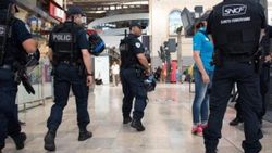 Fransa’da Amerikalı turistlere asitli saldırı