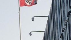 Hitler'in doğum gününde İsveç'te Nazi bayrağı dalgalandı