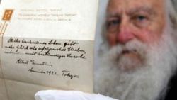 Einstein'in mutluluk formülleri açık arttırmayla satıldı
