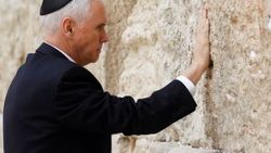 Pence Ağlama Duvarı'nı ziyaret etti