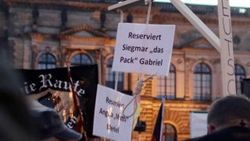 Alman mahkemesi, 'Merkelli darağacı' satışına izin verdi