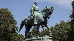Charlottesville Belediye Meclisinden yeni 'heykel' kararı