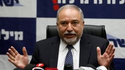 İsrail Savunma Bakanı Liberman katliamı meşrulaştırıyor