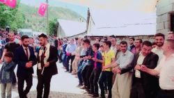 Asker sınırdaki düğünde halay başı oldu