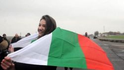 Bulgarlar, hükümetin istifası için sokaklara döküldü