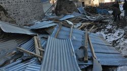 Kars’ta fırtına hayatı felç etti
