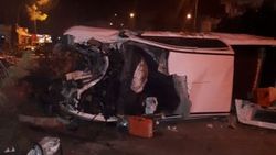 Alkollü sürücü boş yolda ağaca çarptı