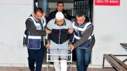 Cinayet zanlısı adliyeye yürüteçle geldi