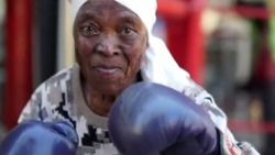 Güney Afrika'da nineler boksla mutlu oluyor