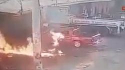 Isınmak için yaktığı ateş yüzünden alev alev yandı