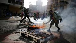 Venezuela'da Maduro karşıtlarının protestosu sürüyor