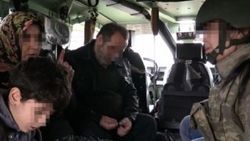 Sur'da PKK'lıların rehin aldığı aileyi asker kurtardı