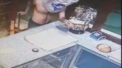Rize'de hırsız başına un çuvalı geçirip dükkanı soydu