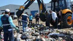 Manisa'da çöpte saatlerce 17 bin lira arandı