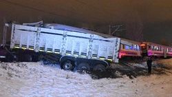 Kütahya'da raybüs TIR'a çarptı: 1 ölü 11 yaralı
