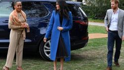 Prens Harry'nin Müslüman kadınla selamlaşması gündem oldu