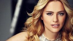 Reyhan Karaca Angelina gibi barış elçiliği istiyor